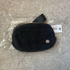 Lululemon Everywhere Belt Bag Fleece